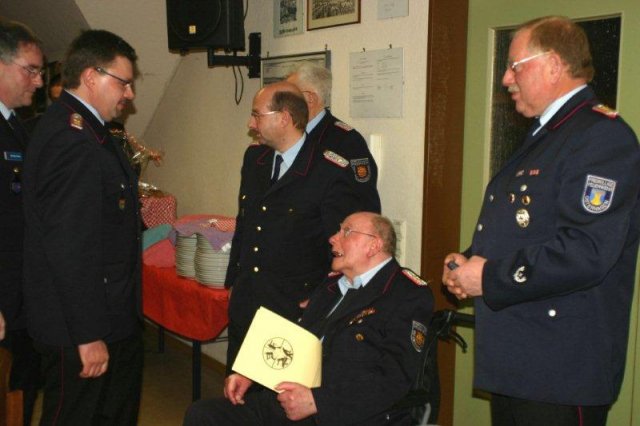 2012-02-11 -19- JHV FF BLtbg Ehrung R. Mueller (8)